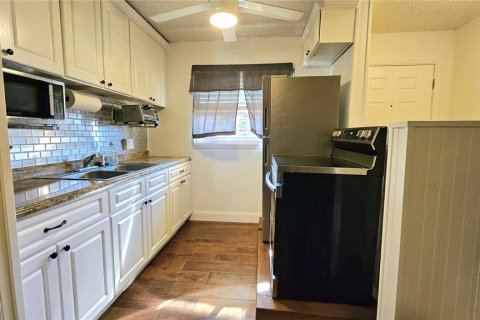 Condo in Clearwater, Florida, 2 bedrooms  № 1518778 - photo 9