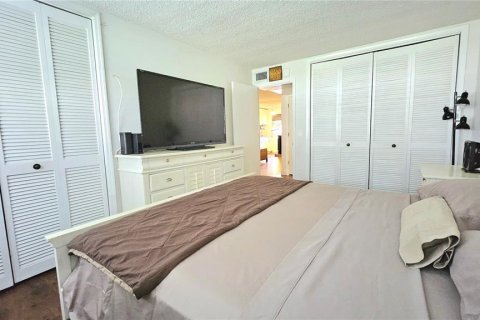 Condo in Clearwater, Florida, 2 bedrooms  № 1518778 - photo 13