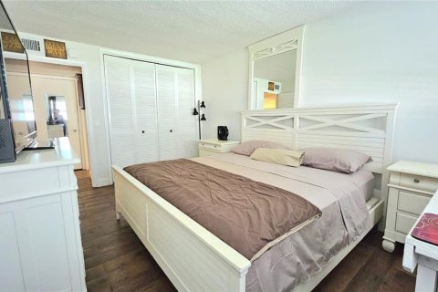 Condo in Clearwater, Florida, 2 bedrooms  № 1518778 - photo 12