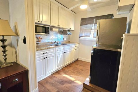 Condo in Clearwater, Florida, 2 bedrooms  № 1518778 - photo 8