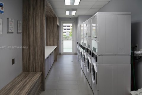 Copropriété à louer à Miami, Floride: 2 chambres, 99.59 m2 № 2303674 - photo 19