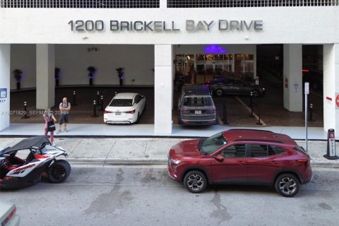 Copropriété à louer à Miami, Floride: 2 chambres, 99.59 m2 № 2303674 - photo 17