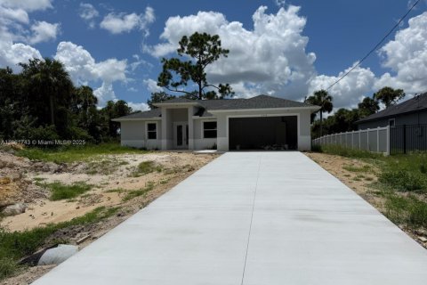 House in LaBelle, Florida 4 bedrooms, 154.4 sq.m. № 1892062 - photo 1