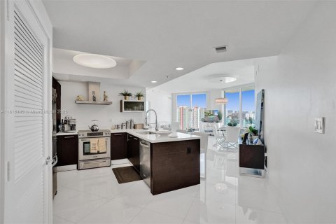 Copropriété à vendre à Sunny Isles Beach, Floride: 3 chambres, 135.45 m2 № 1926256 - photo 2