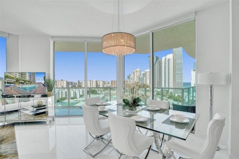 Copropriété à vendre à Sunny Isles Beach, Floride: 3 chambres, 135.45 m2 № 1926256 - photo 9