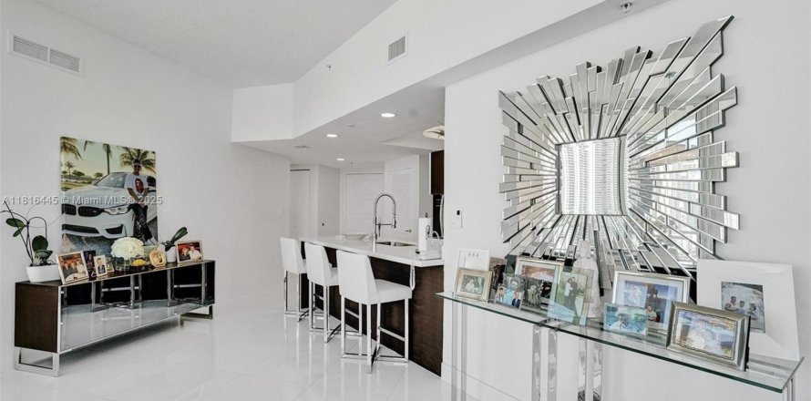Condo à Sunny Isles Beach, Floride, 3 chambres № 1926256
