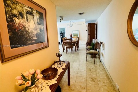 Copropriété à vendre à Aventura, Floride: 2 chambres, 96.9 m2 № 1936679 - photo 6