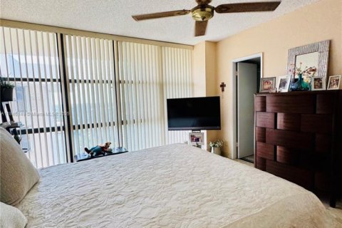 Copropriété à vendre à Aventura, Floride: 2 chambres, 96.9 m2 № 1936679 - photo 15