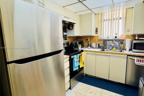 Copropriété à vendre à Aventura, Floride: 2 chambres, 96.9 m2 № 1936679 - photo 10