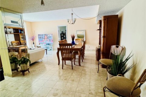 Copropriété à vendre à Aventura, Floride: 2 chambres, 96.9 m2 № 1936679 - photo 7