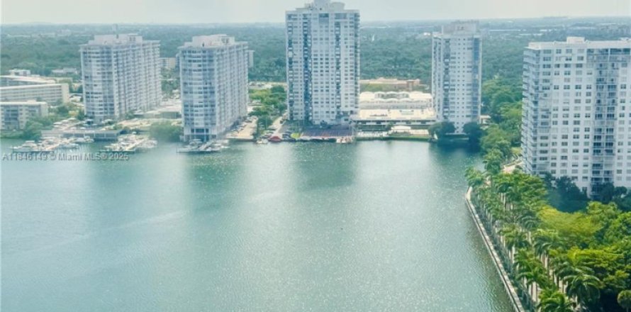 Condo à Aventura, Floride, 2 chambres  № 1936679