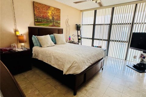 Copropriété à vendre à Aventura, Floride: 2 chambres, 96.9 m2 № 1936679 - photo 13