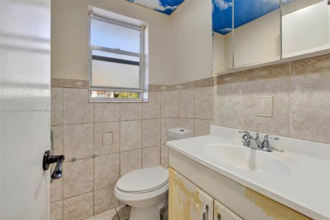 Condominio en venta en Hallandale Beach, Florida, 1 dormitorio, 74.88 m2 № 2020604 - foto 13