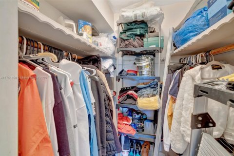 Condominio en venta en Hallandale Beach, Florida, 1 dormitorio, 74.88 m2 № 2020604 - foto 11