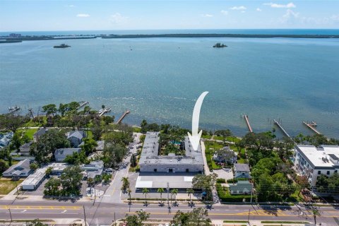 Condo in Dunedin, Florida, 2 bedrooms  № 1856526 - photo 1