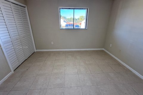 Снять в аренду таунхаус в Хомстед, Флорида 3 спальни, 105.91м2, № 2017732 - фото 7