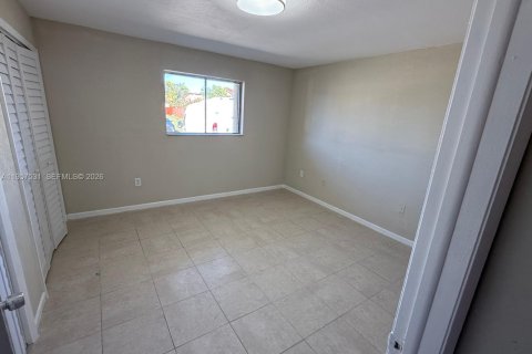 Снять в аренду таунхаус в Хомстед, Флорида 3 спальни, 105.91м2, № 2017732 - фото 10