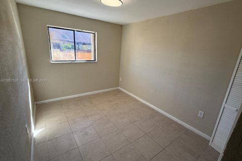 Снять в аренду таунхаус в Хомстед, Флорида 3 спальни, 105.91м2, № 2017732 - фото 8