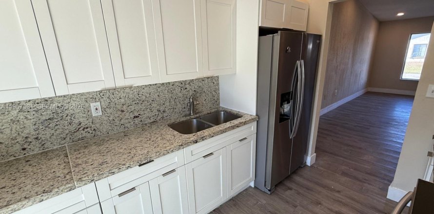 Таунхаус в Хомстед, Флорида 3 спальни, 105.91м2 № 2017732