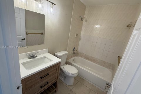 Снять в аренду таунхаус в Хомстед, Флорида 3 спальни, 105.91м2, № 2017732 - фото 11