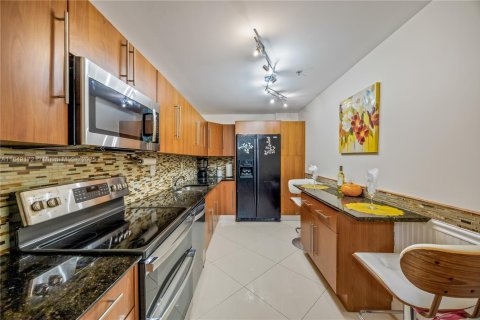 Condo in Hollywood, Florida, 2 bedrooms  № 2035703 - photo 19