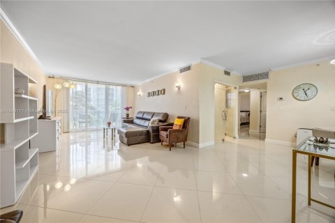 Condo in Hollywood, Florida, 2 bedrooms  № 2035703 - photo 7