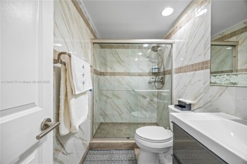 Condo in Hollywood, Florida, 2 bedrooms  № 2035703 - photo 27