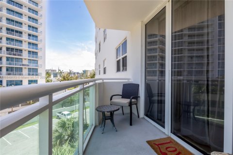 Condo in Hollywood, Florida, 2 bedrooms  № 2035703 - photo 4