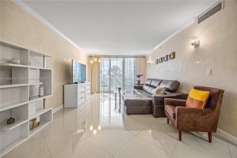 Condo in Hollywood, Florida, 2 bedrooms  № 2035703 - photo 8