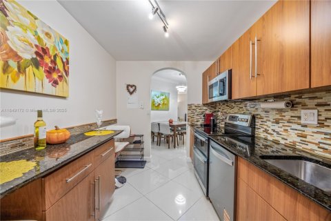 Condo in Hollywood, Florida, 2 bedrooms  № 2035703 - photo 21