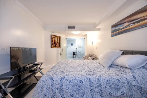 Condo in Hollywood, Florida, 2 bedrooms  № 2035703 - photo 25