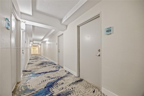Condo in Hollywood, Florida, 2 bedrooms  № 2035703 - photo 5