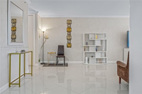 Condo in Hollywood, Florida, 2 bedrooms  № 2035703 - photo 15