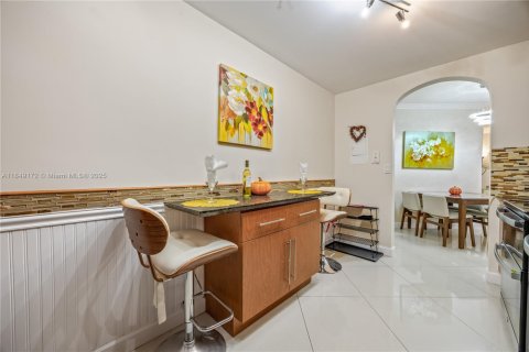 Condo in Hollywood, Florida, 2 bedrooms  № 2035703 - photo 22