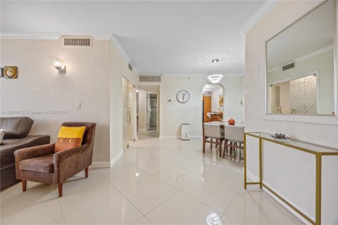 Condo in Hollywood, Florida, 2 bedrooms  № 2035703 - photo 14