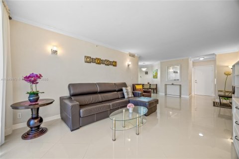Condo in Hollywood, Florida, 2 bedrooms  № 2035703 - photo 11