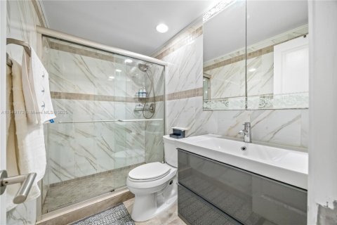 Condo in Hollywood, Florida, 2 bedrooms  № 2035703 - photo 26