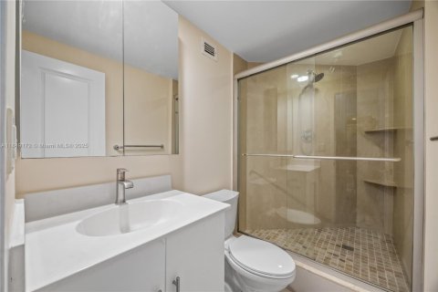 Condo in Hollywood, Florida, 2 bedrooms  № 2035703 - photo 12