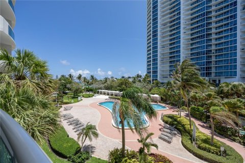 Condo in Hollywood, Florida, 2 bedrooms  № 2035703 - photo 2