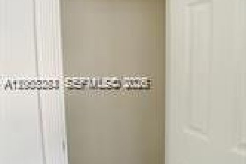 House in Hollywood, Florida № 2069327 - photo 11