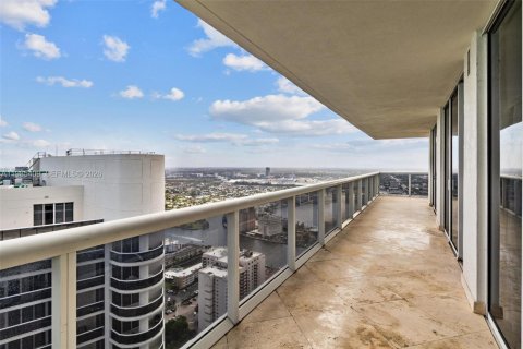 Condo in Hallandale Beach, Florida, 2 bedrooms  № 2052999 - photo 20