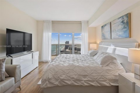 Condo in Hallandale Beach, Florida, 2 bedrooms  № 2052999 - photo 9