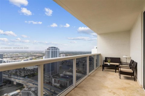 Condo in Hallandale Beach, Florida, 2 bedrooms  № 2052999 - photo 16
