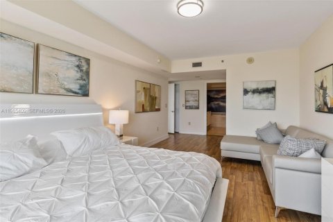 Condo in Hallandale Beach, Florida, 2 bedrooms  № 2052999 - photo 10