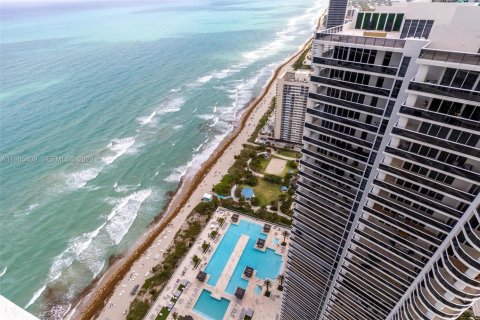 Condo in Hallandale Beach, Florida, 2 bedrooms  № 2052999 - photo 19