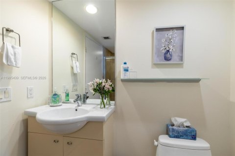 Condo in Hallandale Beach, Florida, 2 bedrooms  № 2052999 - photo 15