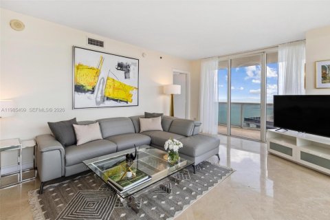 Condo in Hallandale Beach, Florida, 2 bedrooms  № 2052999 - photo 2