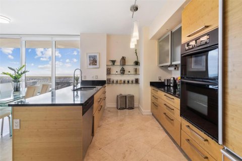 Condo in Hallandale Beach, Florida, 2 bedrooms  № 2052999 - photo 7