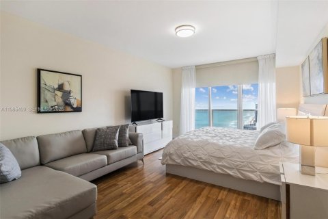 Condo in Hallandale Beach, Florida, 2 bedrooms  № 2052999 - photo 8