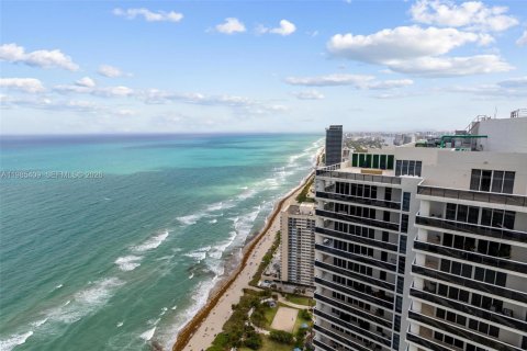 Condo in Hallandale Beach, Florida, 2 bedrooms  № 2052999 - photo 18